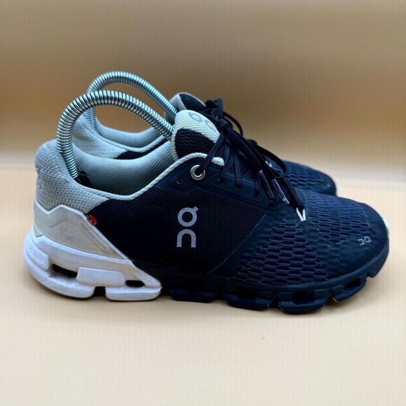 On Cloudflyer 21.99627 Shoes Women's 7.5 Black White Athletic Running Sneakers - Picture 4 of 10